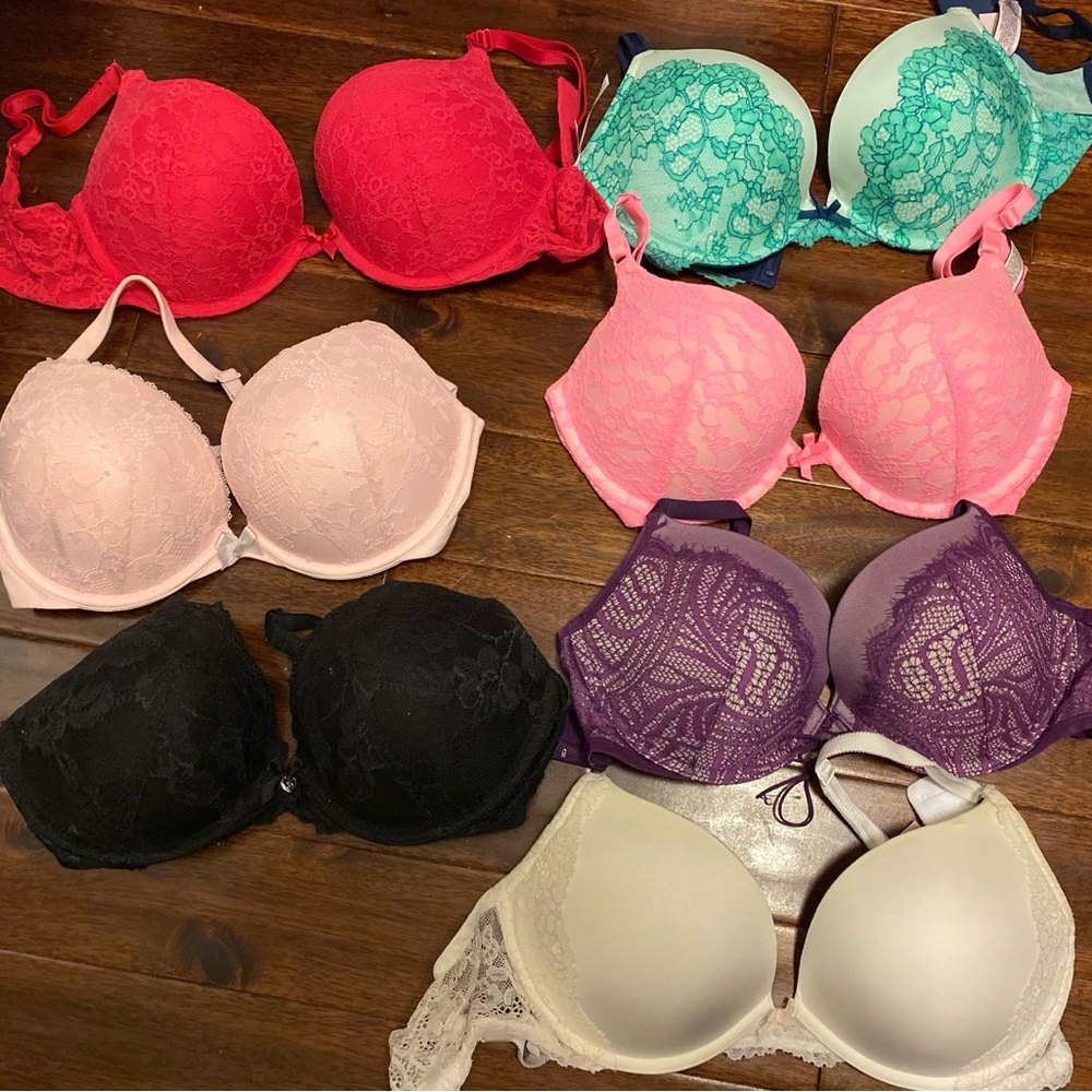 Victoria secret bombshell bras 32DD. Never wore. 45$ each bra